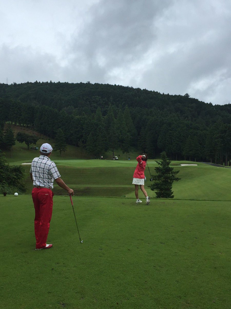 山内鈴蘭 山内鈴蘭スペシャルワンデーイベント 今日は御殿場にある レンブラントゴルフクラブでニアピン対決でした なんと そこにパパを招待したの パパがお誕生日だったので近くの旅館にお泊まりして明日もゴルフ プチ親孝行だよ