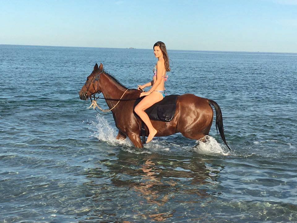 robertjamespet1's tweet photo. @annap0well I use her as more of a boat https://t.co/tNk2BF01T2