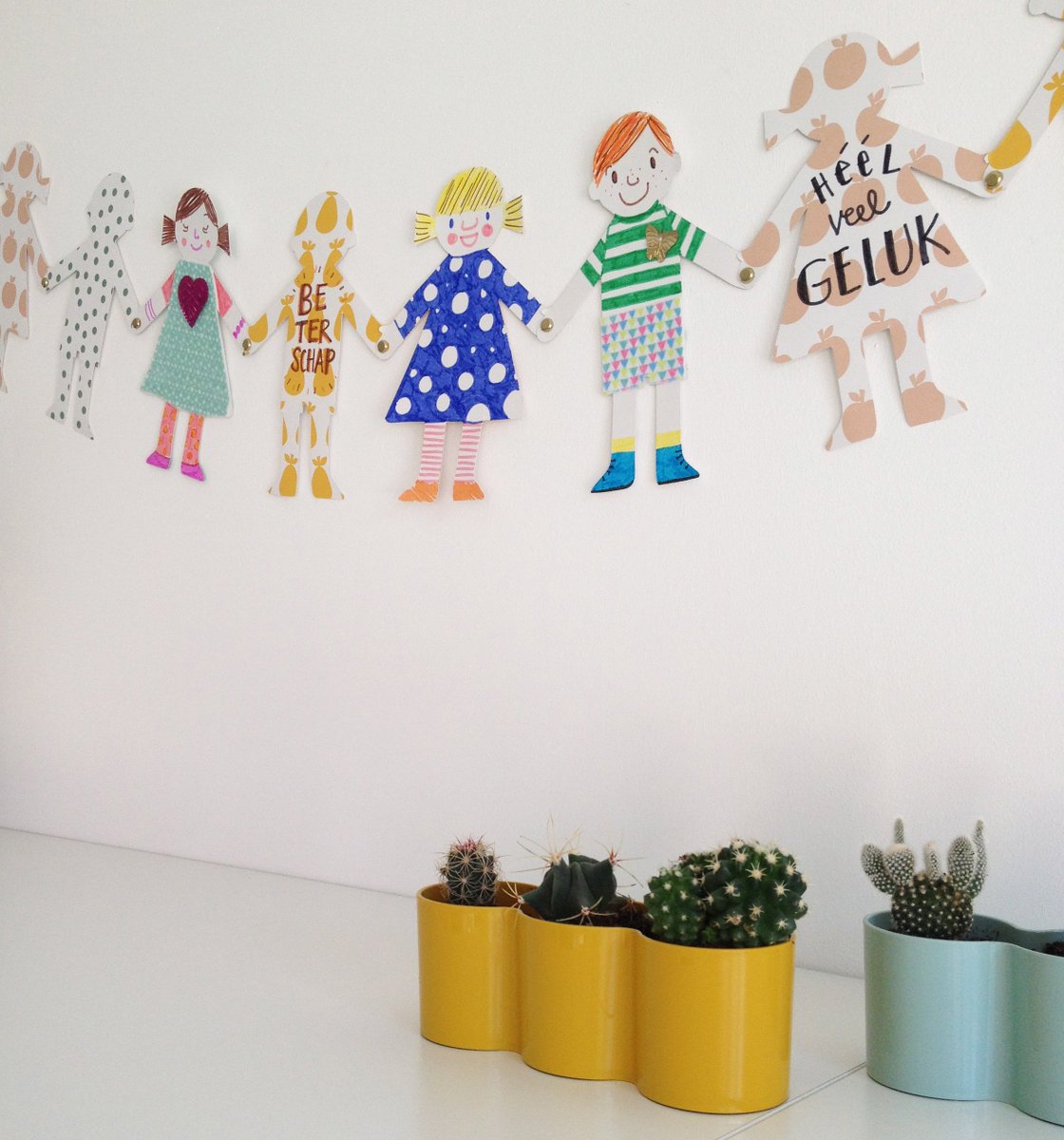 De #Vriendenslinger! Knutsel samen een mooie #slinger. #samenisleukerdanalleen studiostiftshop.nl/a-45061549/vri… #studiostift