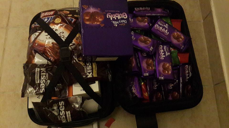 prensfries23's tweet photo. Full luggage na ang auntie ko ♥
#cholates. https://t.co/WOrhIode84