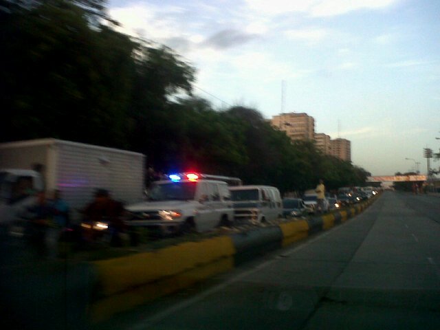 Accidente a nivel del polideportivo JMVargas, desviarse a la altura de Montesano para evitar la cola <a href="/trafficVARGAS/">traffic VARGAS</a>