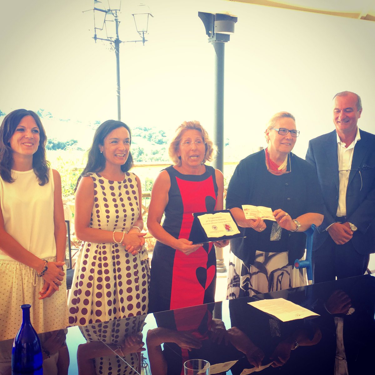 mtv_marche's tweet photo. Consegnato all'Associazione Patronesse del Salesi l'assegno di beneficenza legato a #cantineaperte2016 https://t.co/uNa9g5uGVK