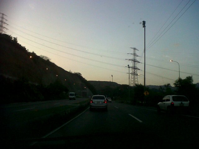 Autopista Ccs / LG libre ambos sentidos, buenos días y  Feliz viernes Venezuela!!