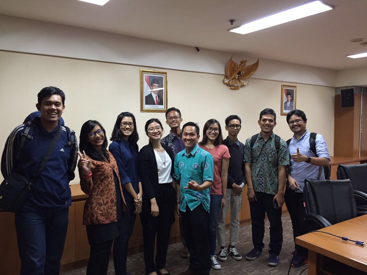 Seru bgt evaluasi bareng org2 dibalik #HariPertamaSekolah <a href="/MarittaCR/">Maritta Rastuti</a> <a href="/ShafiqPontoh/">IG:ShafiqPontoh 🌹🌺</a> <a href="/ARTUPIDA/">Umat Gambar</a> <a href="/fidellanandhita/">Fidella Anandhita S</a>