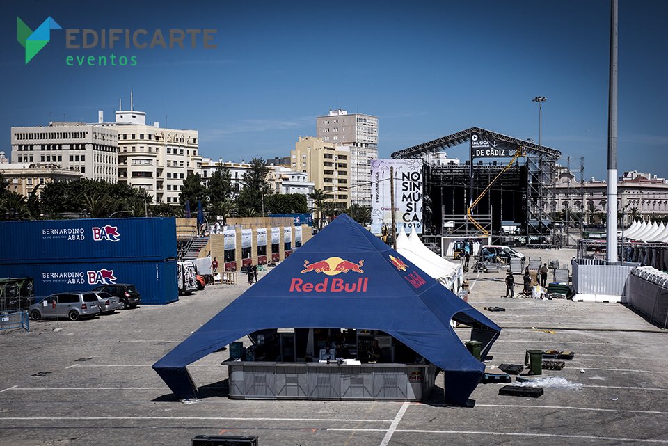 Edificartevento's tweet photo. Ayer dio comienzo @nosinmusicafest 2016. Aquí una foto ultimando los detalles para que todo saliera a pedir de boca https://t.co/tDo1HrblvU