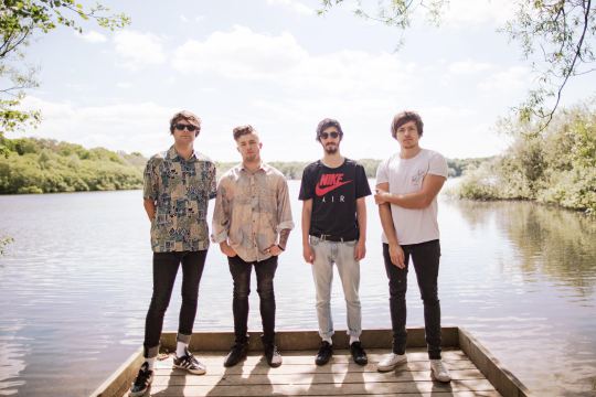 ClashMagazine's tweet photo. .@boysmusicuk dreamy guitar pop is our Track Of The Day... https://t.co/Jw1iEiWwIu https://t.co/ZU0DvfuTgj
