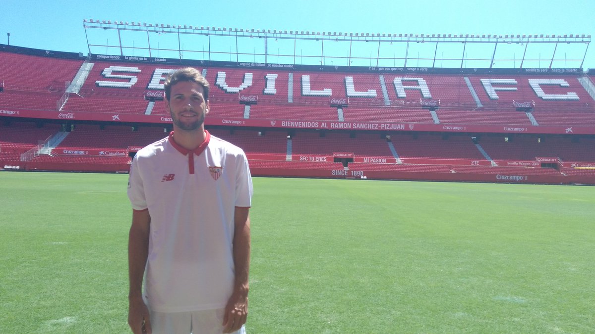SevillaFC's tweet photo. ¡Bienvenido! 🙌 Ya tenemos ganas de ver a @mudo_vazquez debutar en el Ramón Sánchez-Pizjuán https://t.co/QO1IUFin43