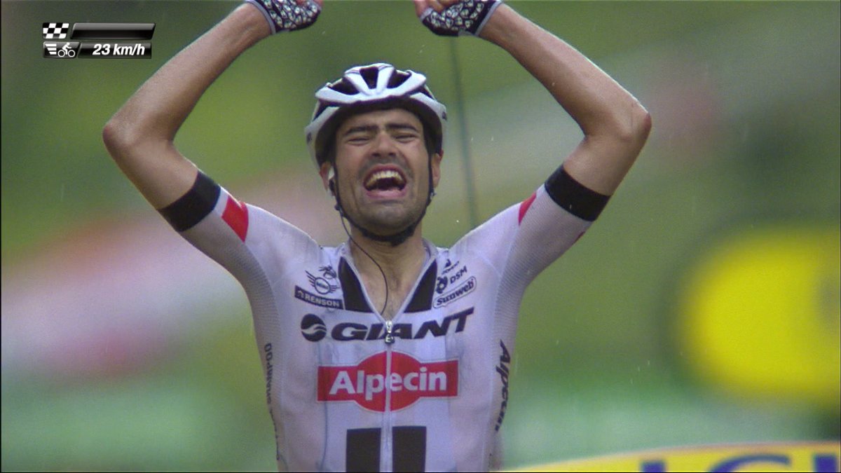 Hij pakt hem! Dumoulin toont zijn ijzersterke karakter en wint de koninginnenrit. #TDF2016 nos.nl/l/2116837