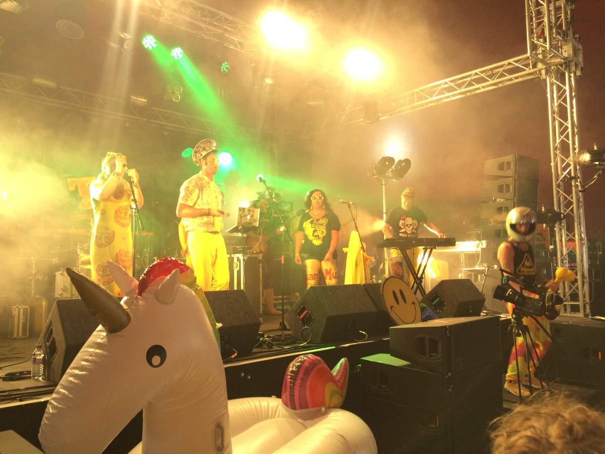 MusicNewsScot's tweet photo. @colonel5mustard one of the #TITP2016 highlights Flaming Lips meets Happy Mondays energy colour fun...an awesome set https://t.co/Th5JRBlsnq