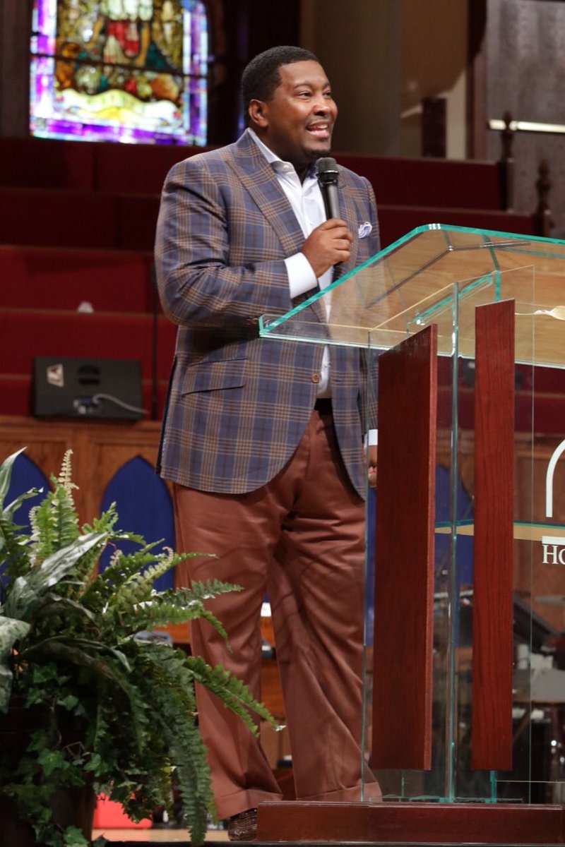 Joy105com's tweet image. Something is wrong when people complain more about Harambe dying than a human being @HOHATL @edeweysmith