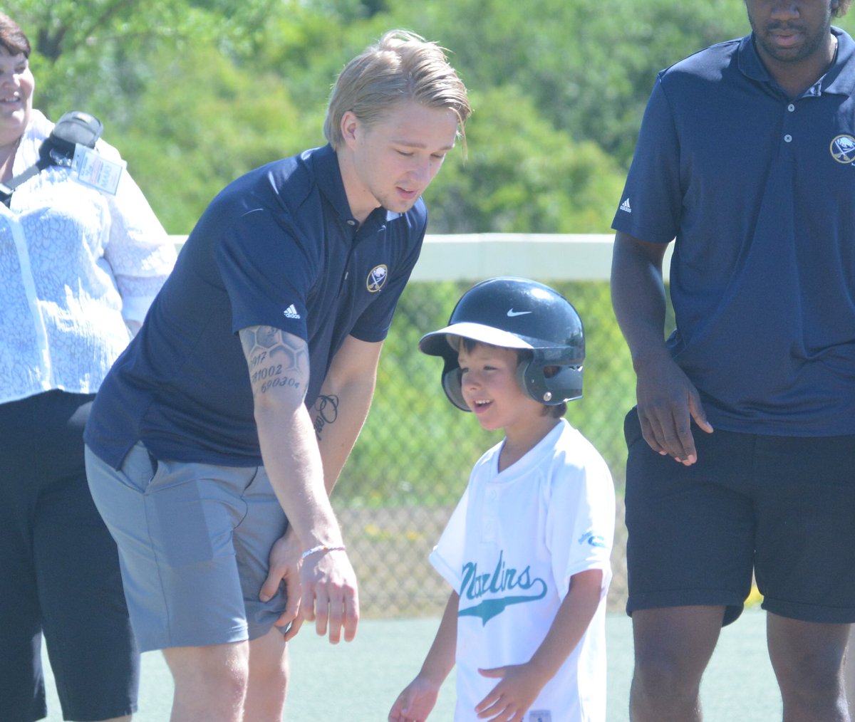 BuffaloSabres's tweet photo. Making memories: Sabres prospects at @MiracleLeagueWN in Grand Island. ⚾️#SabresDevCamp https://t.co/U0BpIIPeLe