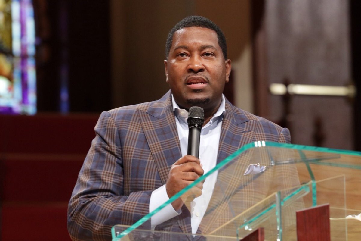 Joy105com's tweet image. Just because he has a blue uniform on don't make him a demon. @HOHATL @edeweysmith