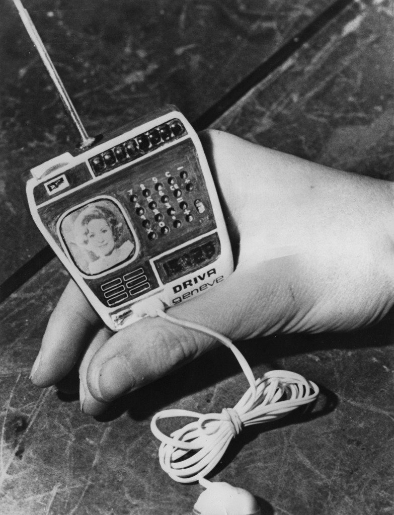 MadddScience's tweet photo. science70:

Watch made by Driva Geneve of Switzerland, incorporating a TV, radio and calcu… https://t.co/R5VrkEtwDK https://t.co/StudQbOdVu