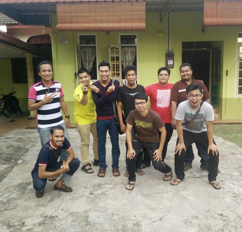 najwanamzad's tweet photo. Kikih FC complete โฝโฝ
#geng2France
#tesmal
#aidilfitri
#malamnifriendly https://t.co/LlIKgiHOBT