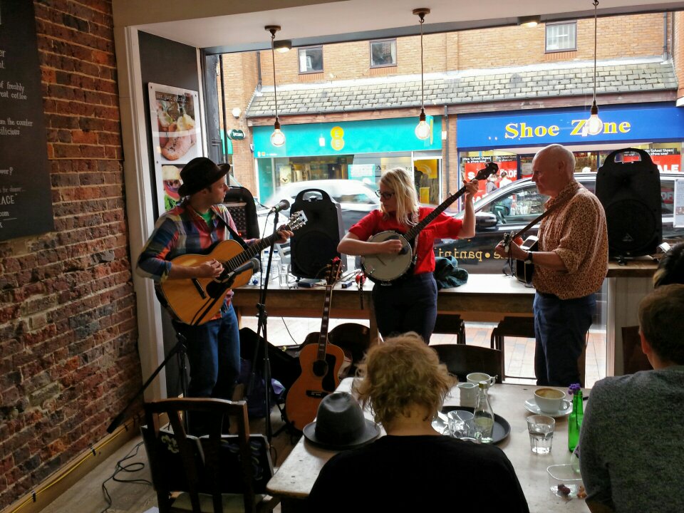 BfastatTrinitys's tweet photo. Two bands collide for last song @basilwholefoods #SunBrunch #Tonbridge @TonbridgeFest @TheOrangeCircus #Awesome https://t.co/Rfo8gmg2qw