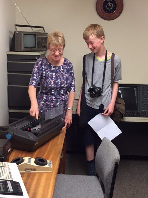 VivaComputer's tweet image. Intergenerational interaction in our Shoot, Edit, Upload event today. #whatsyourstory @HLFEoE @computermuseum