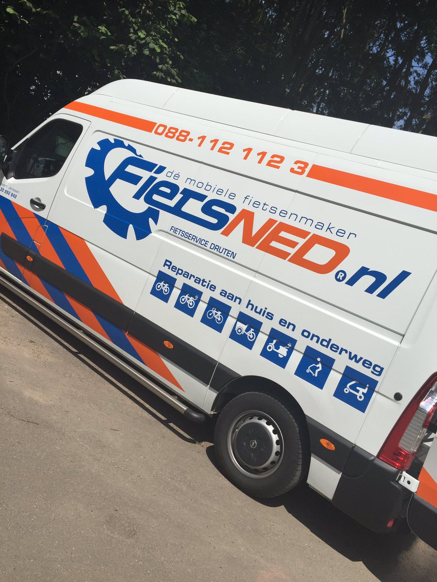 SaraiDoets's tweet photo. Top service tijdens #rondewestfrieseomringdijk lekke band @FietsNED https://t.co/Kb8VQwBHNf