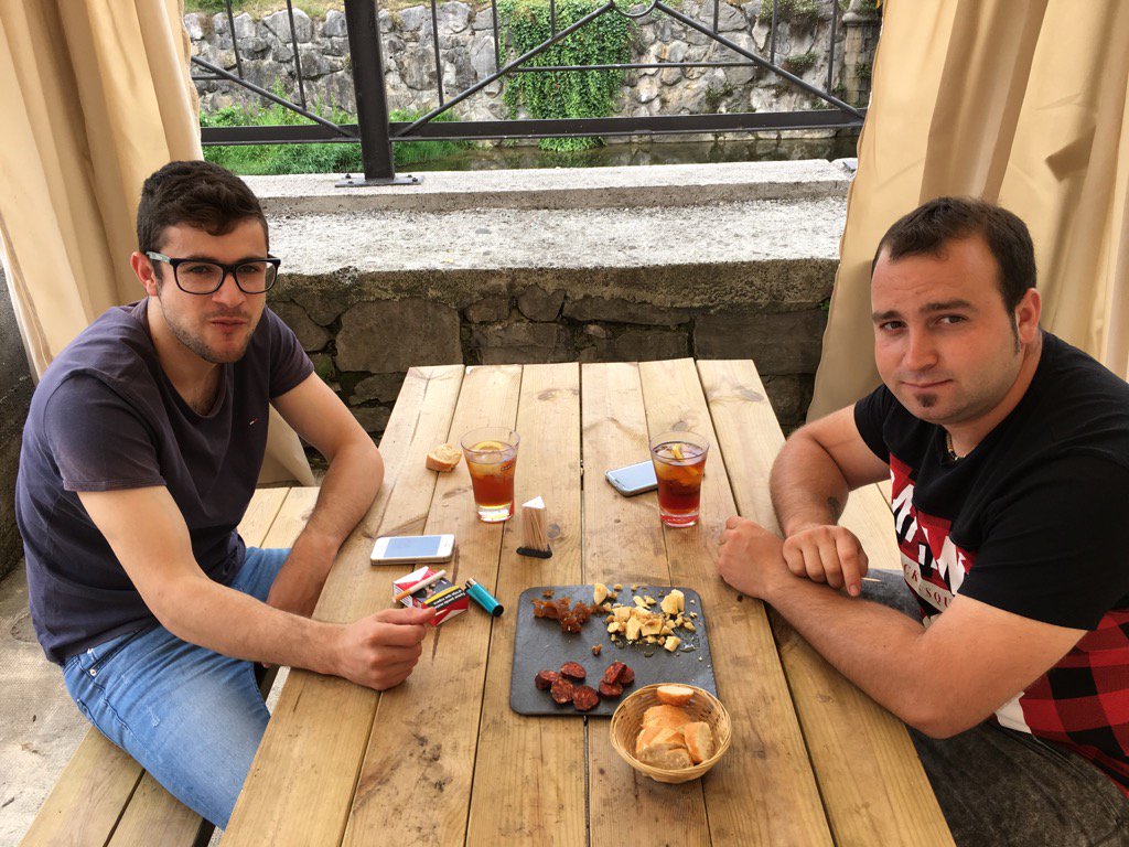 Que cara de fame..... Mira pa ahí...