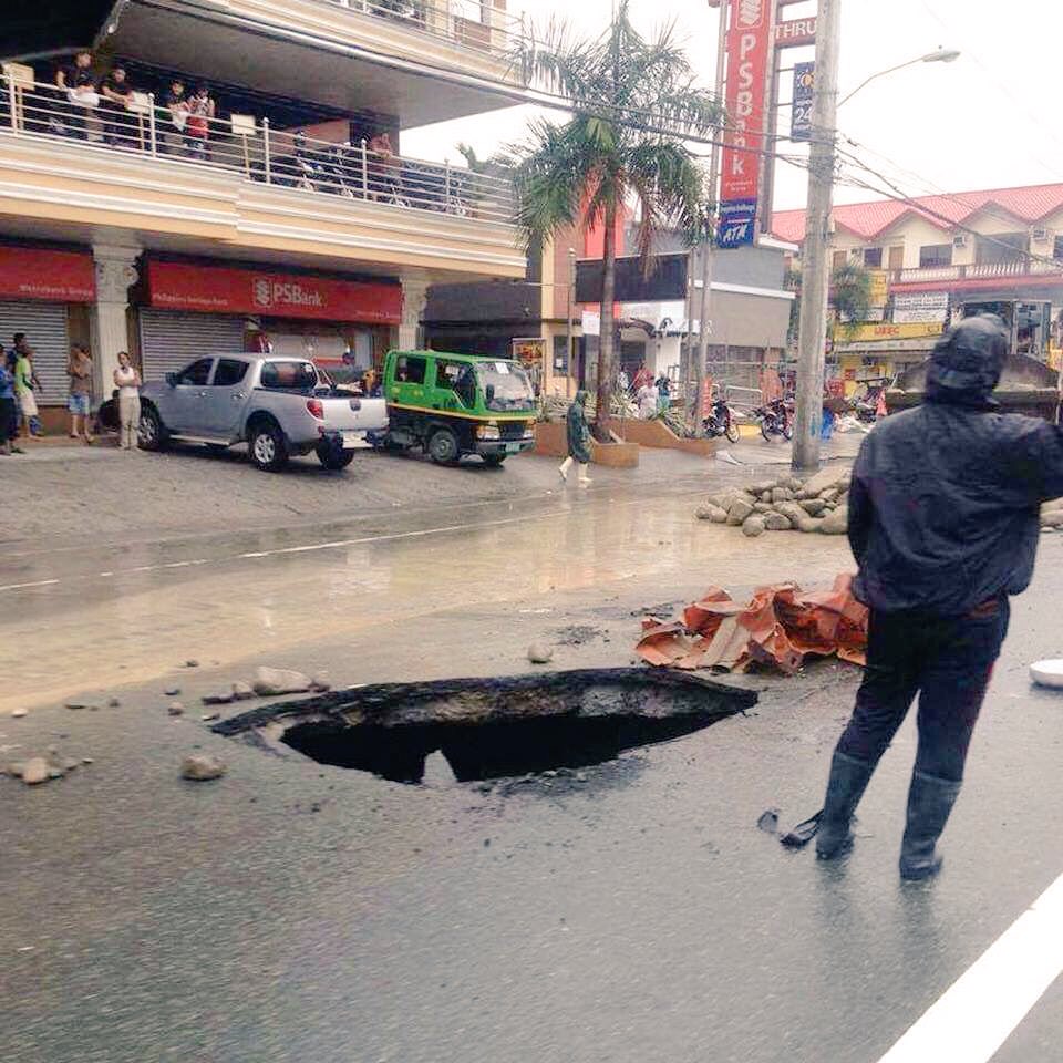 markkoo93's tweet photo. Diglet? Dugtrio? 😅 #sinkhole https://t.co/50LXIPD6Mz