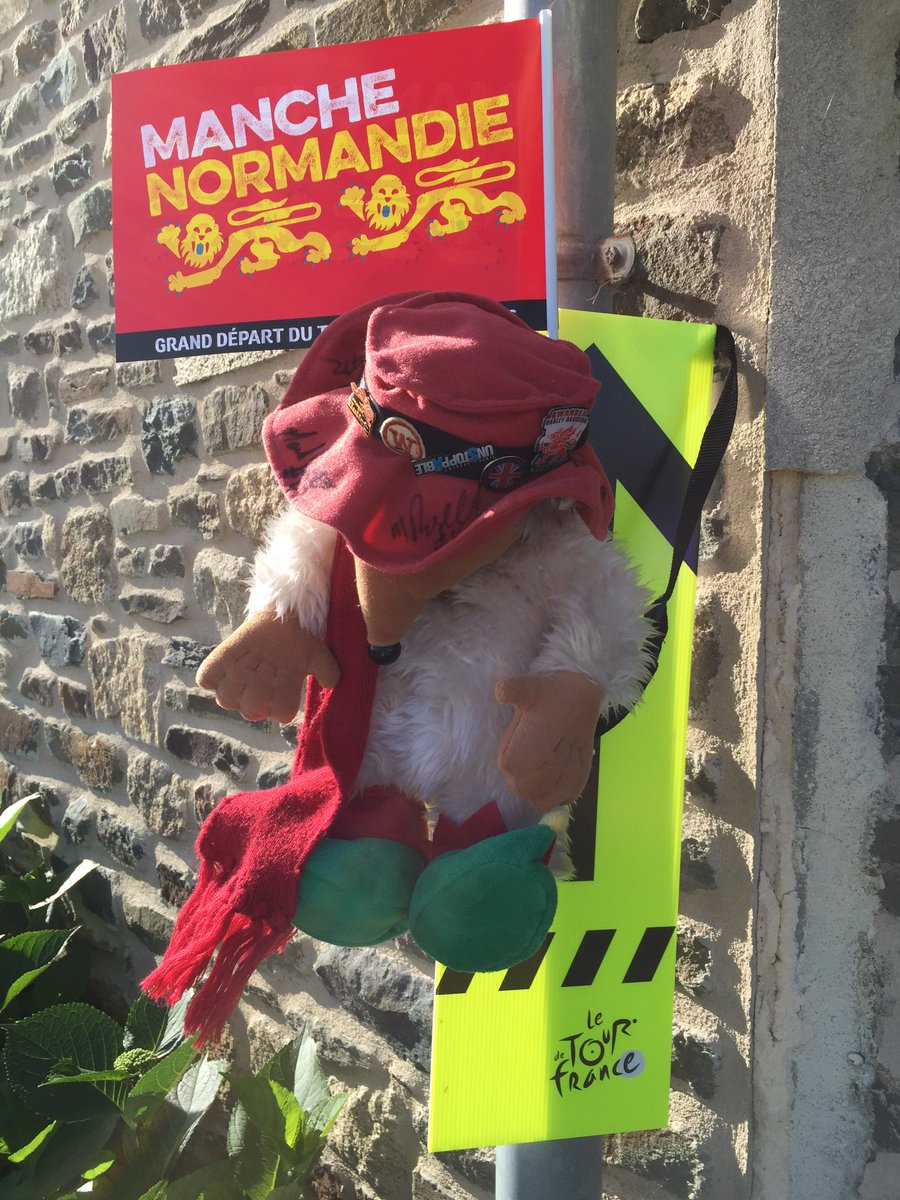Orinocho's tweet photo. Because I was trying to make off with the #TDF2016 sign 2of2 https://t.co/NjSEdC9aGu