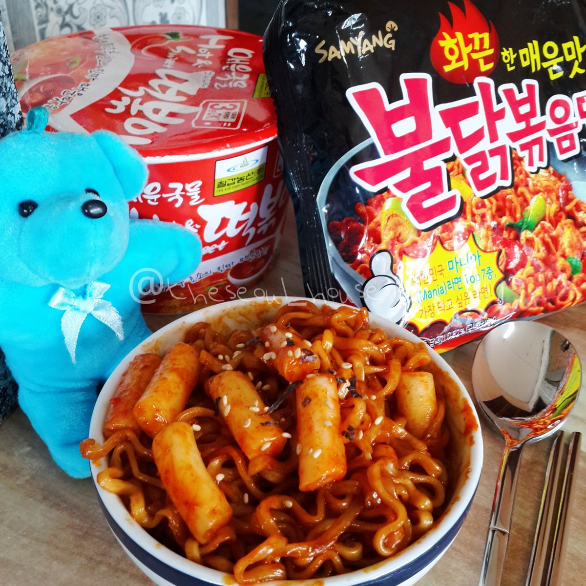 theseoul_house's tweet photo. [RT] #แจก #สุ่มแจก ฟลว.ที่รีทวิตนี้ ต๊อกบกกี+รามยอนแห้งรสไก่(สูตรเผ็ด) ไปทำราบกกีกินกัน❤ 5คน คนละ1ชุด ถึง 31ก.ค.นี้ https://t.co/APnCl5xUjK