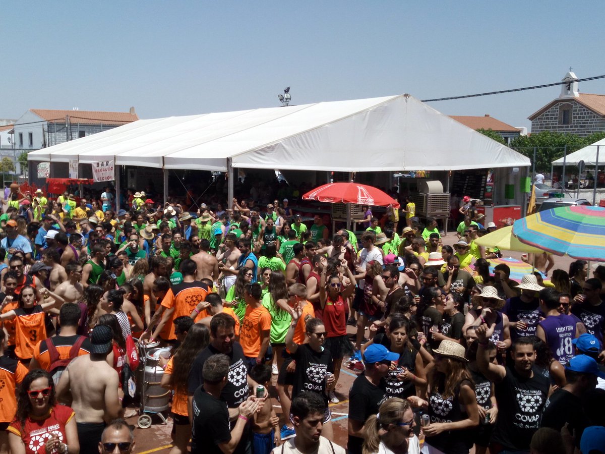 bmadridolmo's tweet photo. Es algo más que una fiesta,es el alma de una gente superior,con mucho corazón,el corazón de #OlimpiadasRurales2016 https://t.co/xaVUsduoQD