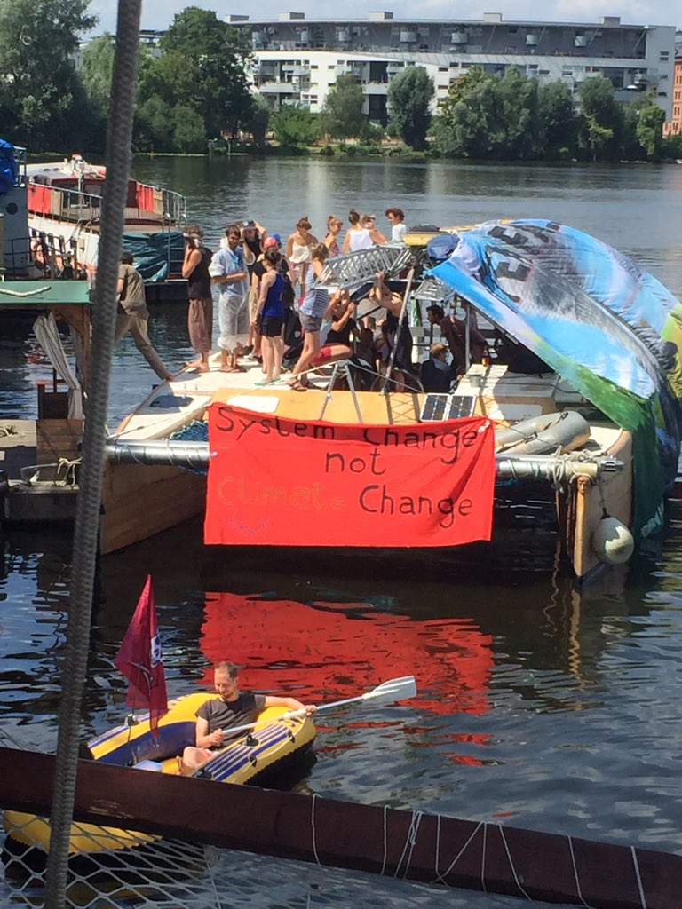 DivestBerlin's tweet photo. Inspired by #PaddleInSeattle: Berlin gets ready with NGOs on canoes&boats 2 protest against city's coal power plant https://t.co/aSlvhy0Me1