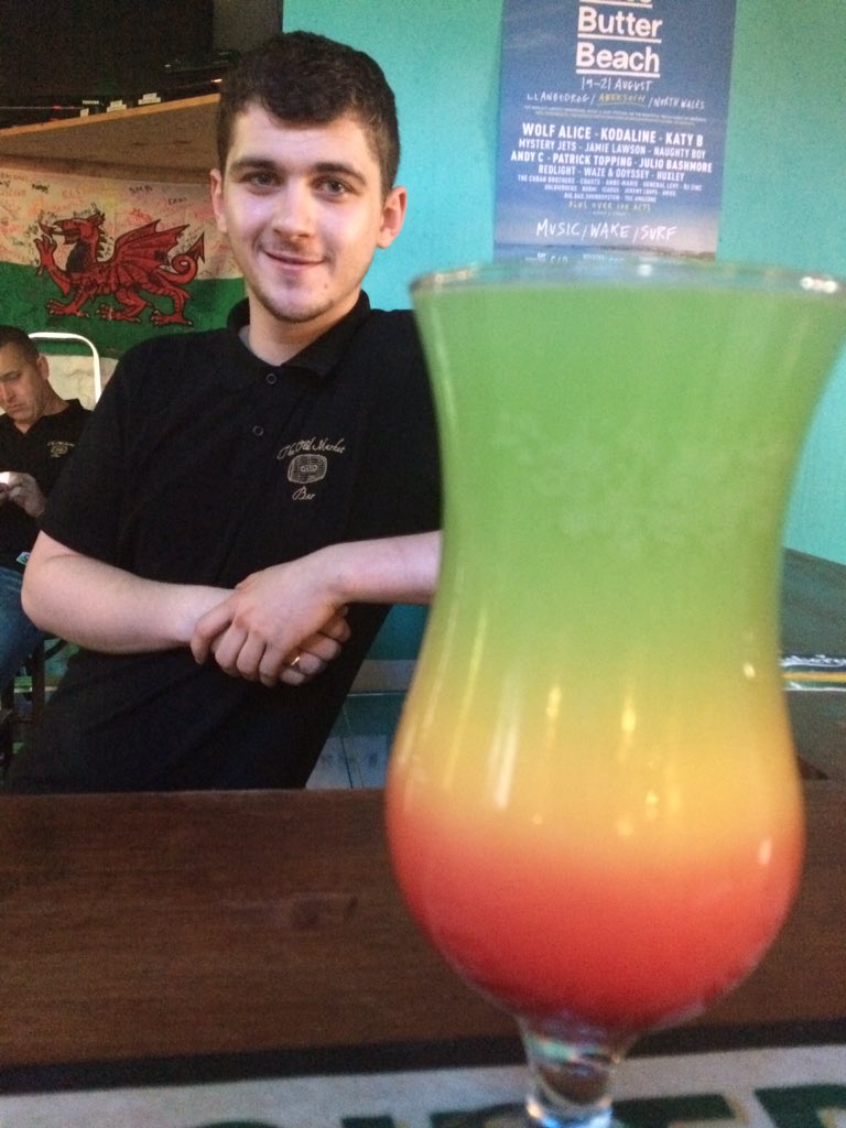 Isio coctel? Osian <a href="/MarketHallDre/">Market Hall</a> yn creu pethau del a #delicious