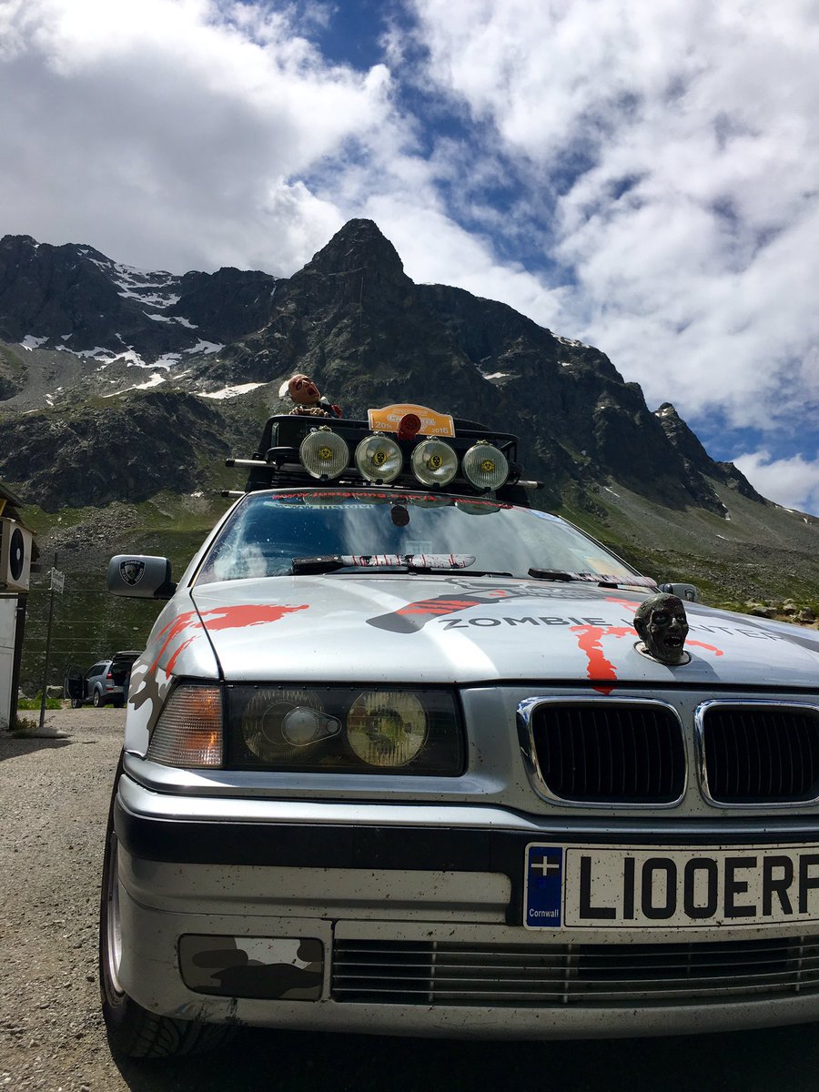 ZombieHuntersUK's tweet photo. #BMW #Crumball #zombies Car drawing lots of attention crossing Europe https://t.co/OjMMDHgqaF