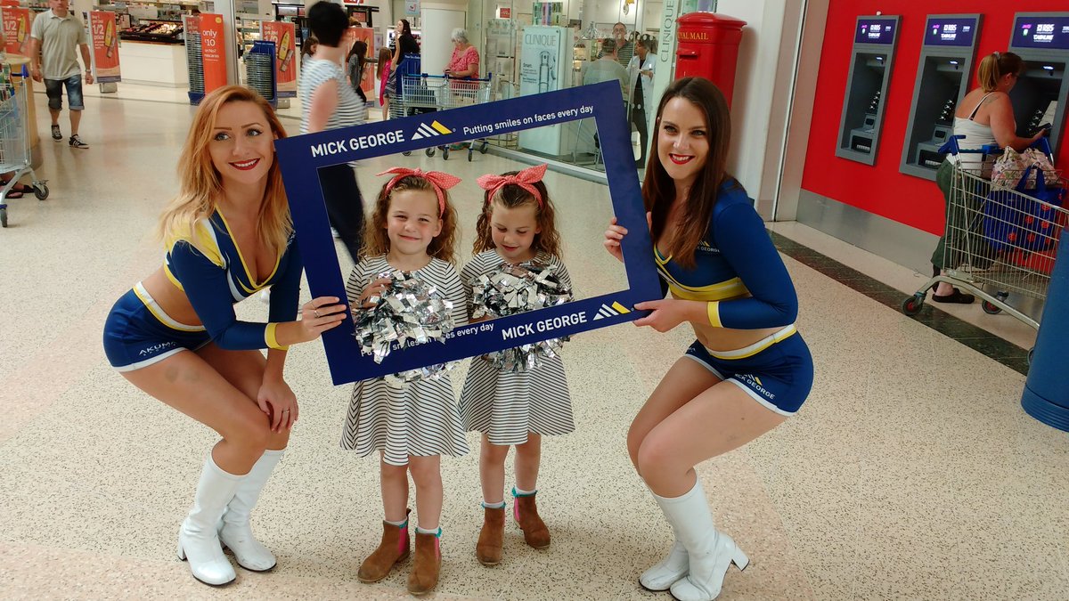 mickgeorgeltd's tweet photo. Loving all the little @mickgeorgeltd fans !! Come say hi today @ @SerpentineGreen ! https://t.co/tMm1rkDhqu