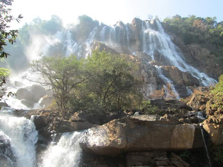 SurendraKatchh's tweet photo. Monsoon magic in Tribal planet, #Handawada waterfall in the heart of tribal world in Abujhmaad in #Bastar #India https://t.co/ilNZztLcp4
