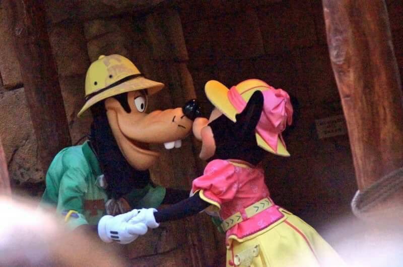 まさにこれぞディズニーの闇ミッキーの顔が怖すぎ 話題の画像プラス