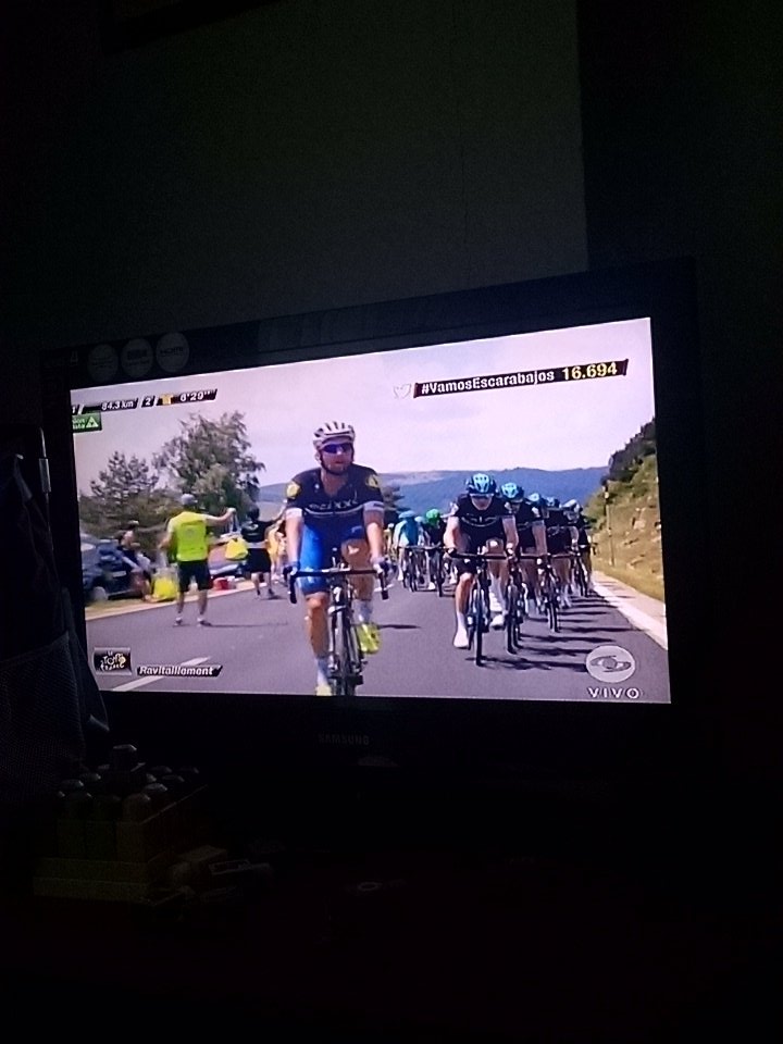 diazjkike's tweet photo. Vamos @NairoQuinCo viendo el tour desde temprano en familia x canal caracol #VamosEscarabajos https://t.co/sP4ncLzax0
