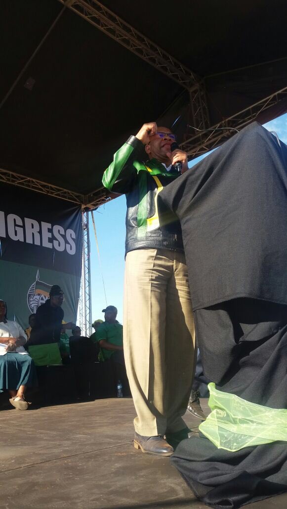 ANCLimpopo's tweet photo. In Mopani region, #ANCLimpopo Chair @ChupuMathabatha is now addressing the mini rally in Maruleng #ANCeveryday https://t.co/LANLx8i2IG