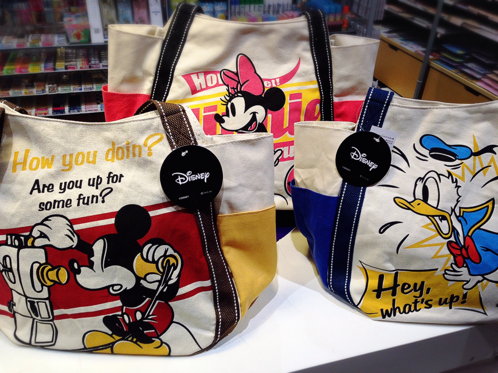 Swankymarketプレ葉浜北店 バルーントートが久々の入荷です キャラクターがとっても鮮やか 大容量なので便利ですよ １つ3500円 税抜 です ディズニートート スヌーピー トートバッグ アリエル アリス T Co Pdhywbmppr Twitter