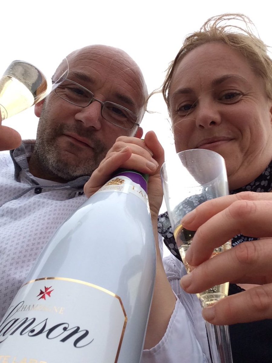 Huge congrats to @leesavage1973 who was our #SearcysChamp winner! Here's him enjoying <a href="/ChampagneLanson/">Champagne Lanson UK</a> at Wimbledon!