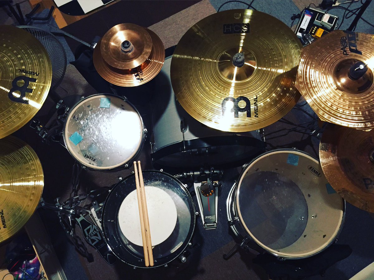 n_h_official's tweet photo. Fuck me 👽
#drums #drumsview #paiste #mainel #tama https://t.co/E2qDufR9zS