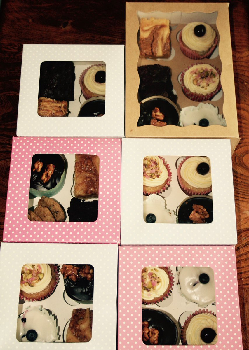 RedRosaCakes's tweet photo. GLASGOW! Selection boxes, delivery free of charge to Glasgow 3-6pm!  Box of 4 for £8, box of 6 for £12. Holler yo! https://t.co/3p0m1q8x0Q