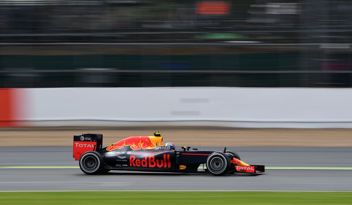 HeldenMedia's tweet photo. Wederom een podiumplek voor @Max33Verstappen. De Nederlander wordt derde! 15 punten in the pocket! #held #BritishGP https://t.co/3AsyChnbWB