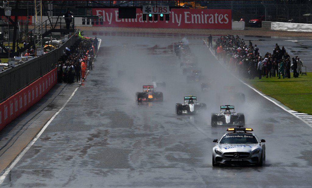TNT4625's tweet photo. Lächerlich!
@SilverstoneUK 
@F1 
#BritishGP
#Lächerlich
#F1KillsItself https://t.co/PfW6AmVcWY