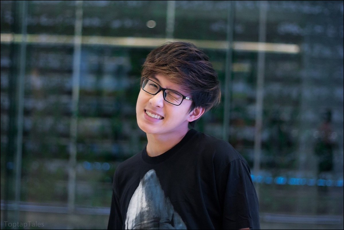 ToptapTales's tweet photo. แจกความสดใสกันหน่อยยย 
พี่ท็อปถอดเหล็กล้าววว ยิ้มพิมพ์ใจ อุอิ @ToptapPlaych :P https://t.co/G3Ppihg8oe