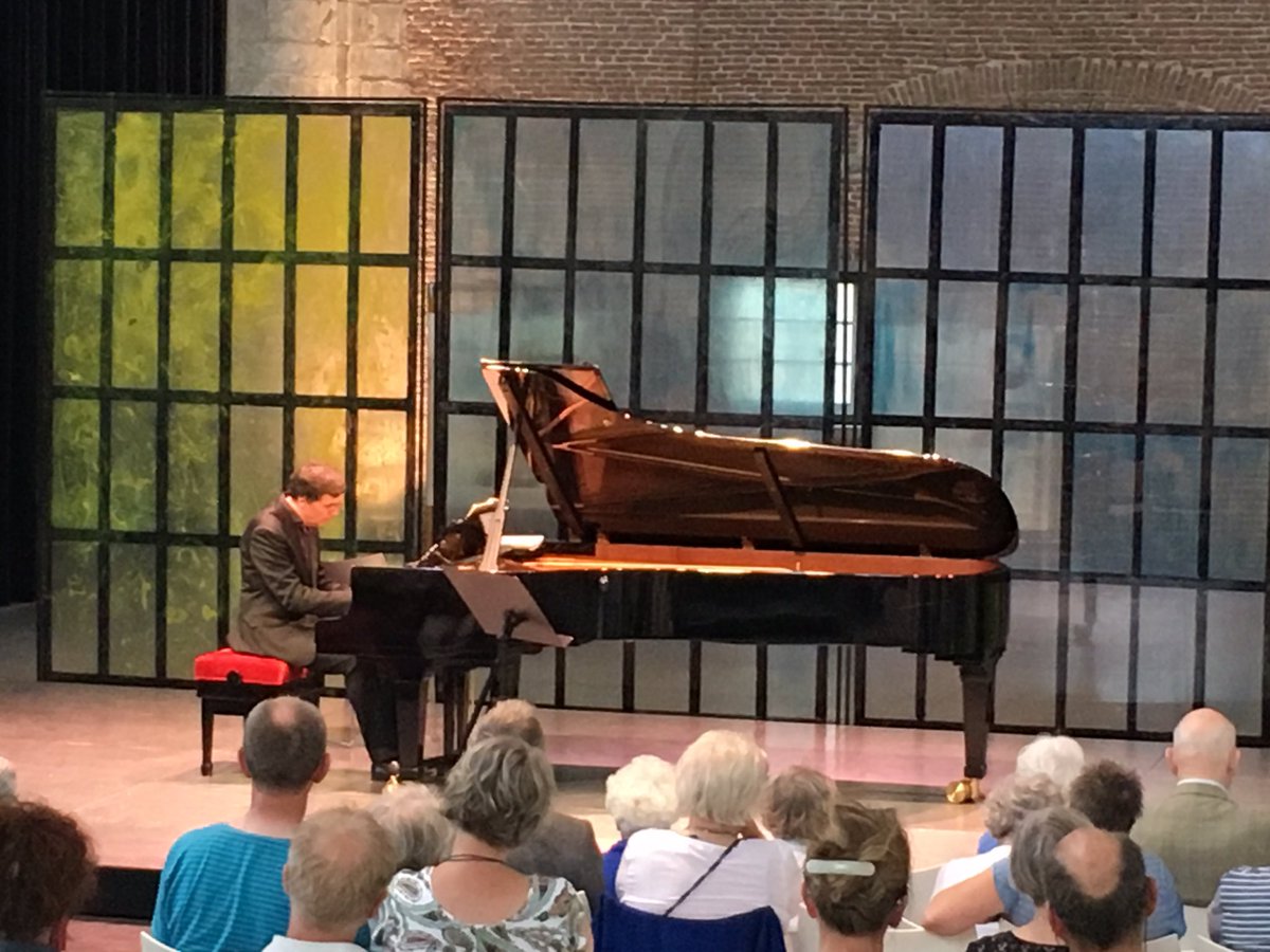 MPZeeland's tweet photo. Eric Le Sage speelt Brahms in de Grote Kerk van Veere. Olivier Patey speelt er klarinet bij. Mooi! https://t.co/uvsgKuVAG4