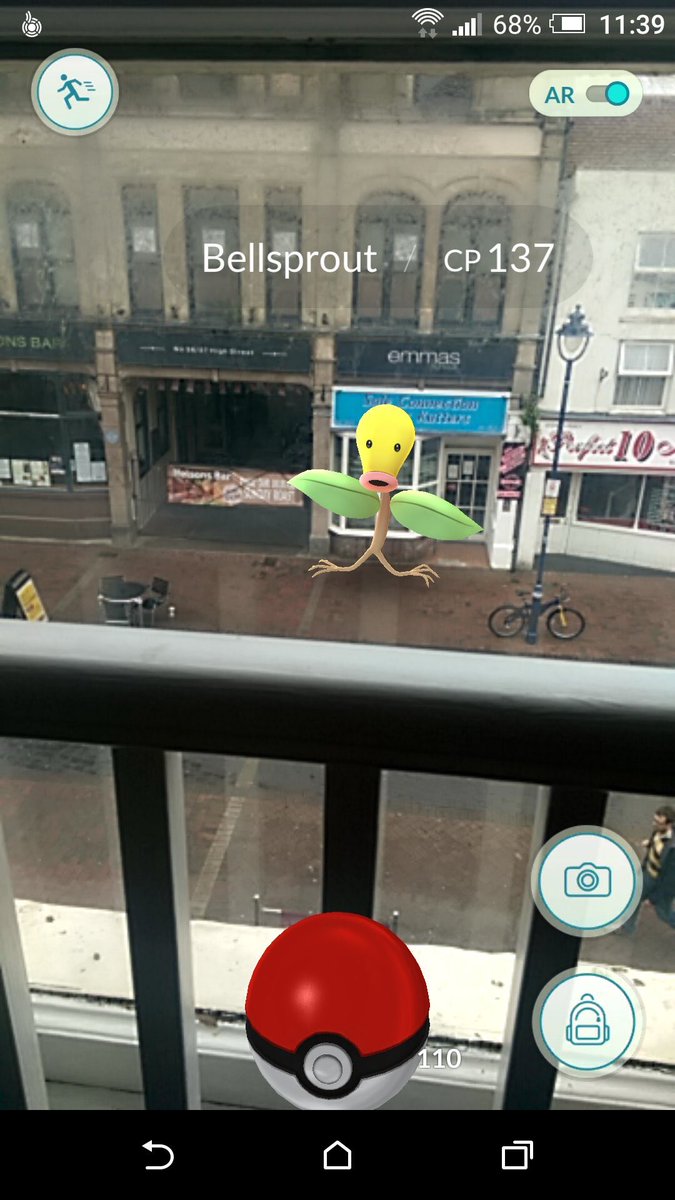 PokemonGoPhoto's tweet image. When you have to go food shopping but the store is blocked by a GIANT Bellsprout #PokemonGo 📷 @Sophie_Pinfield