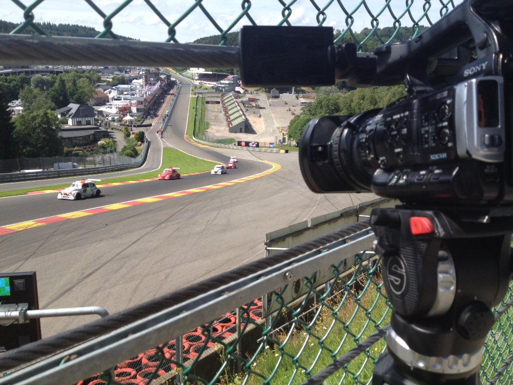 TomVanRompaey's tweet photo. De @VWFuncupOff zit er bijna op. +100 Kevers op Spa-Francorchamps. Donderdag reportage op @Sport40_TV https://t.co/Mzo5cGNwPb