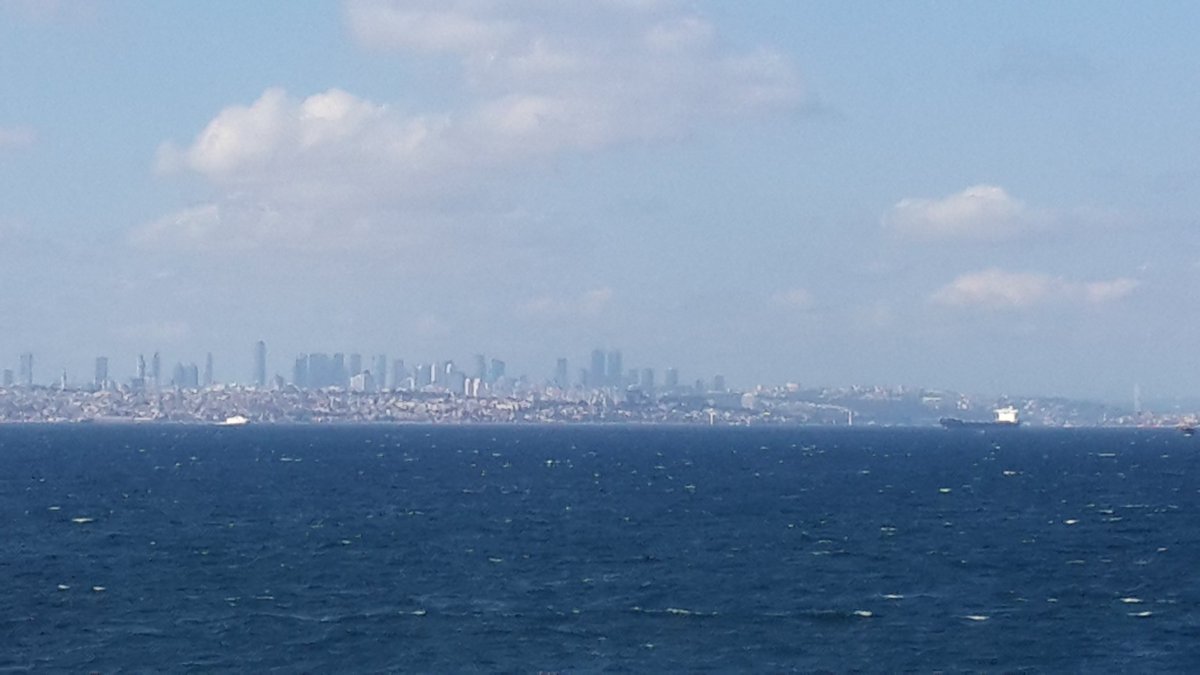 mufidyuksel's tweet photo. İstanbul'a Marmara'dan bakılınca, İstanbul artık Minareler Şehri değil, Gökdelenler/Towerlar Şehri olarak gözüküyor. https://t.co/SplJuw0OJ5