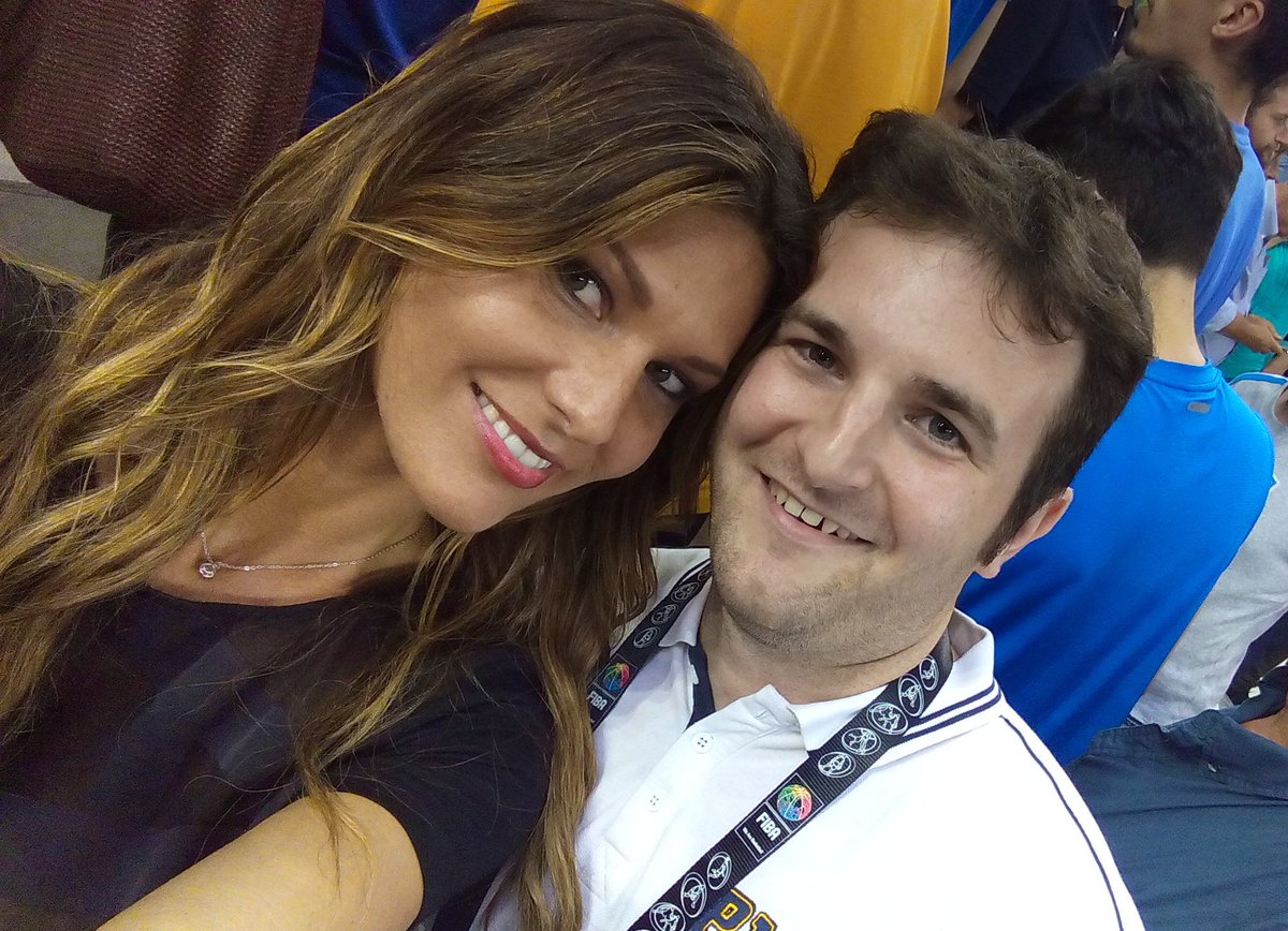 ArmaNash13's tweet photo. Dopo la sconfitta di ieri...posso solo consolarmi cosí! @PedrottiBarbara  #azzurridentro🔵🇮🇹 #GnoccheFuori #CheOcchi https://t.co/8CtXc6atx8