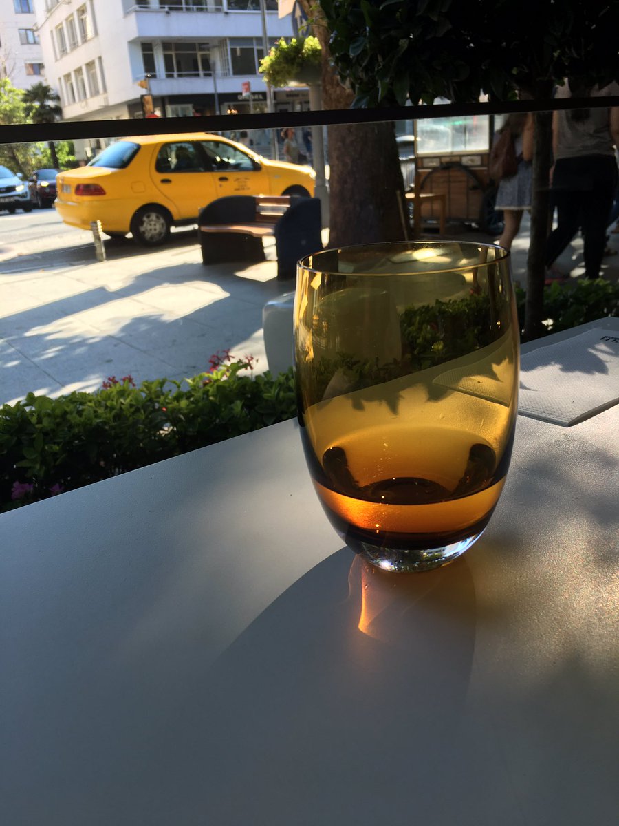 ayasgato2's tweet photo. Caddede Bir mola ,#divanpub 👌 https://t.co/15ICwUDK2i