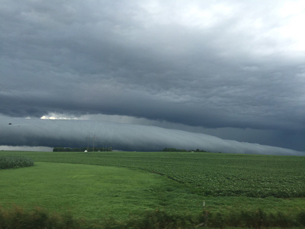 KendraMichael13's tweet photo. Amazing skyline northwest of Larchwood. @wxSpinner89 https://t.co/qBRryXKSM6