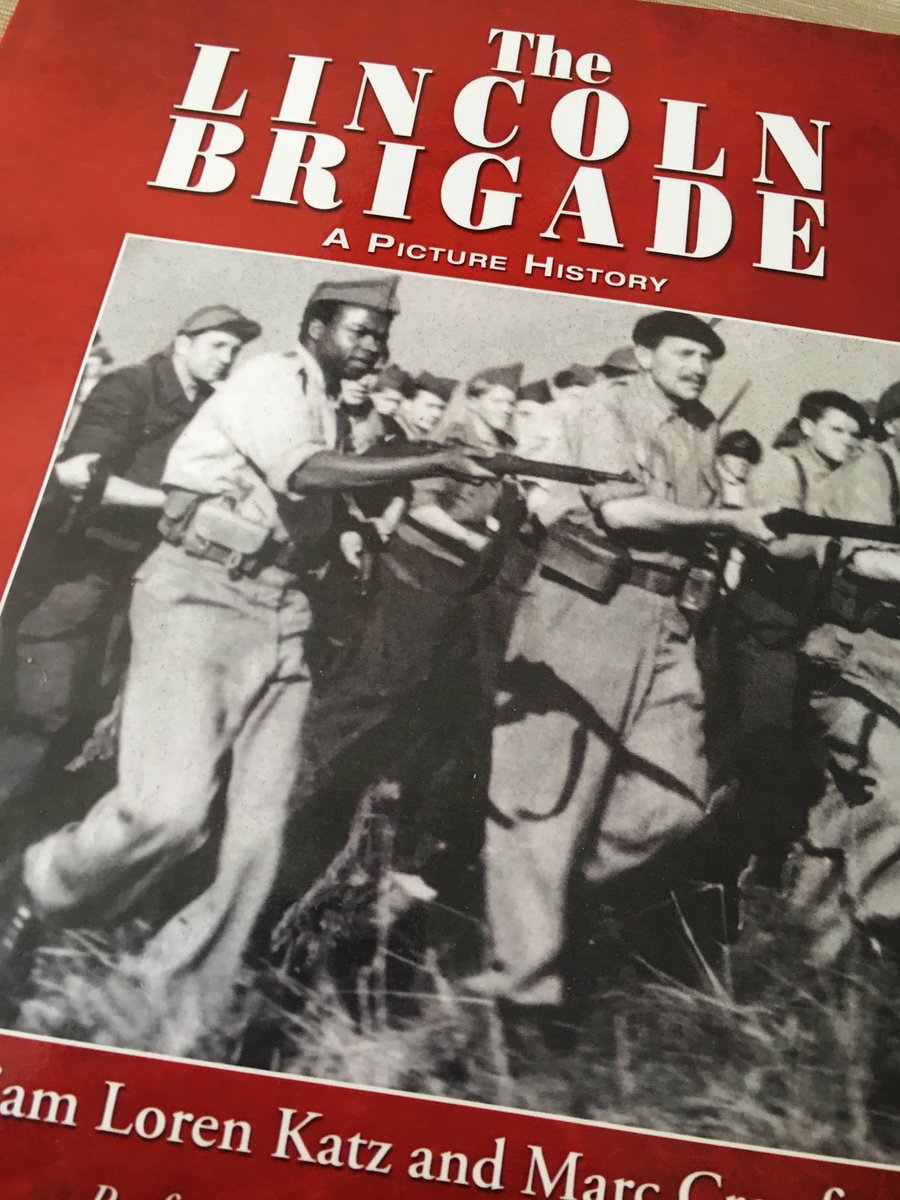 PabloIglesias's tweet photo. Le he llevado este libro a Obama. Por supuesto conocía a la Brigada Lincoln que combatió el fascismo en España https://t.co/kILfjmRZ2e