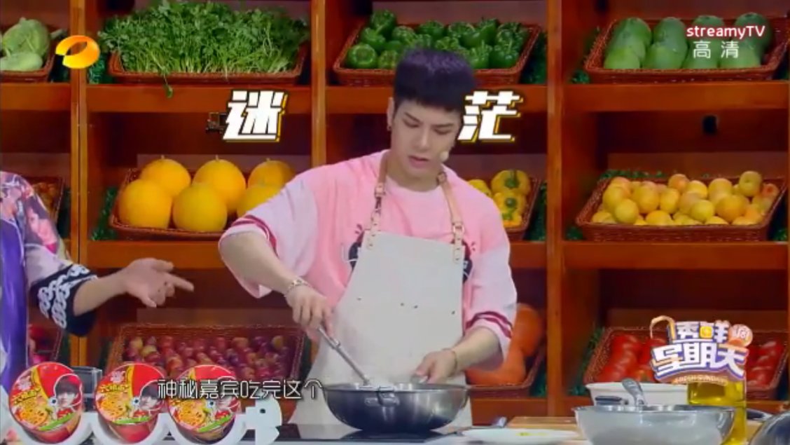 JacksonGot7TH's tweet photo. 160710 [CAP] Fresh Sunday 05
ลีลาการผัดไก่ของกากา ยกให้เป็นพ่อครัวแซ่บแห่งปี 💪 https://t.co/B8jhZyQbhq